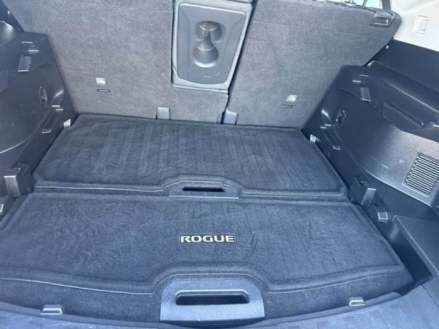 Used 2018 Nissan Rogue SV image 16