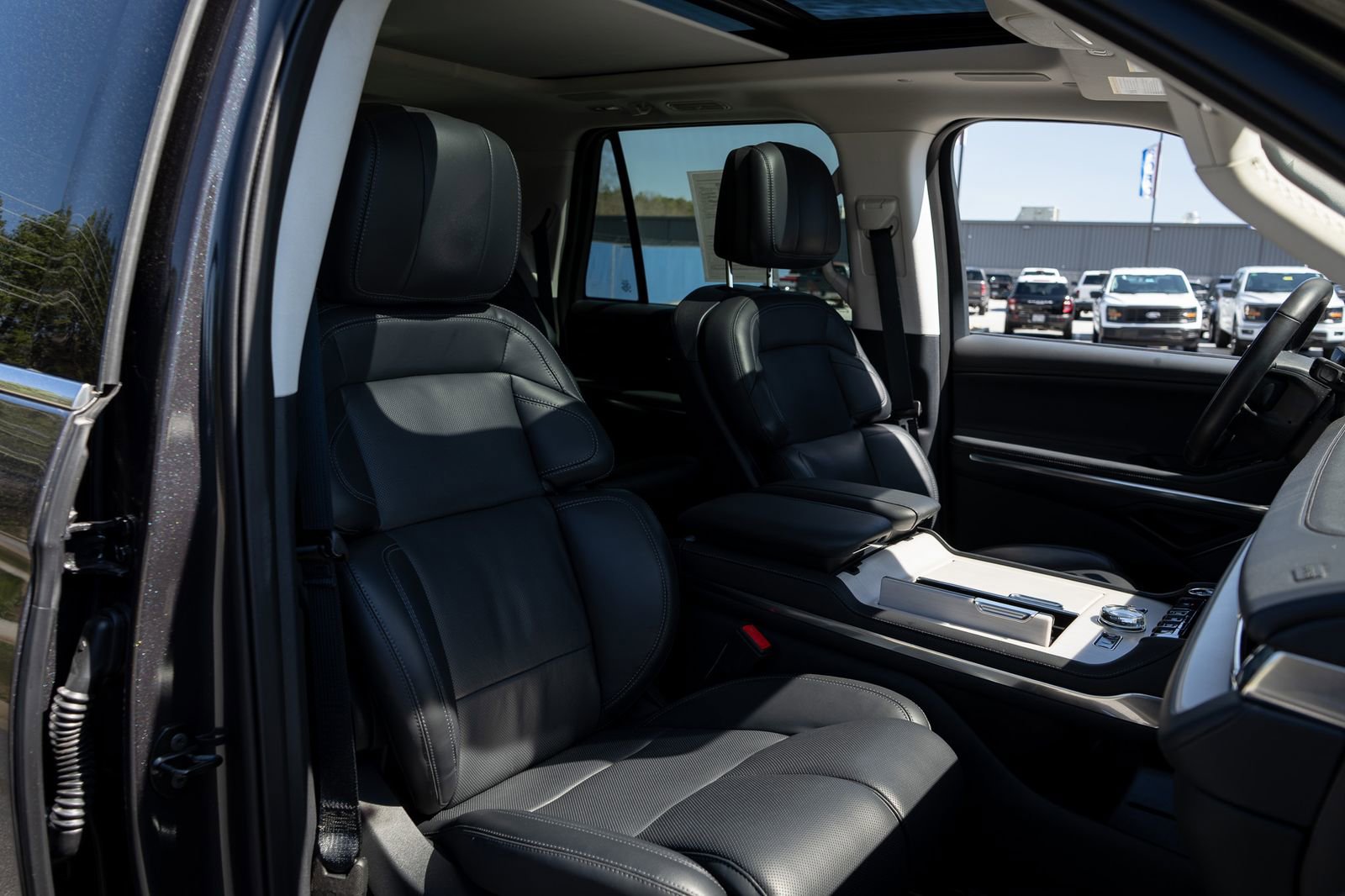 Used 2025 Lincoln Navigator L Reserve AWD/4WD image 42