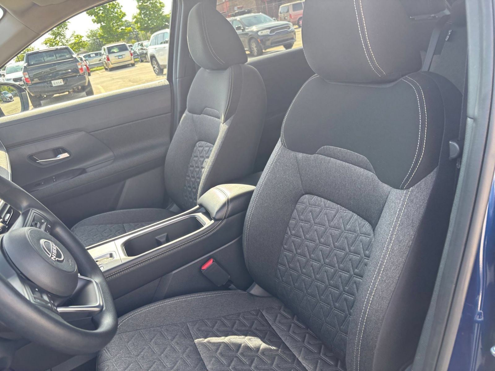 Used 2025 Nissan Kicks SV AWD/4WD image 34