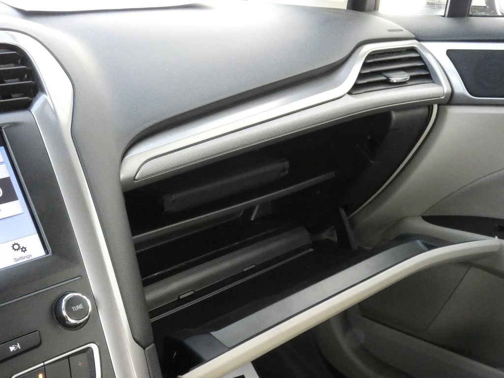 Used 2019 Ford Fusion SE FWD image 21