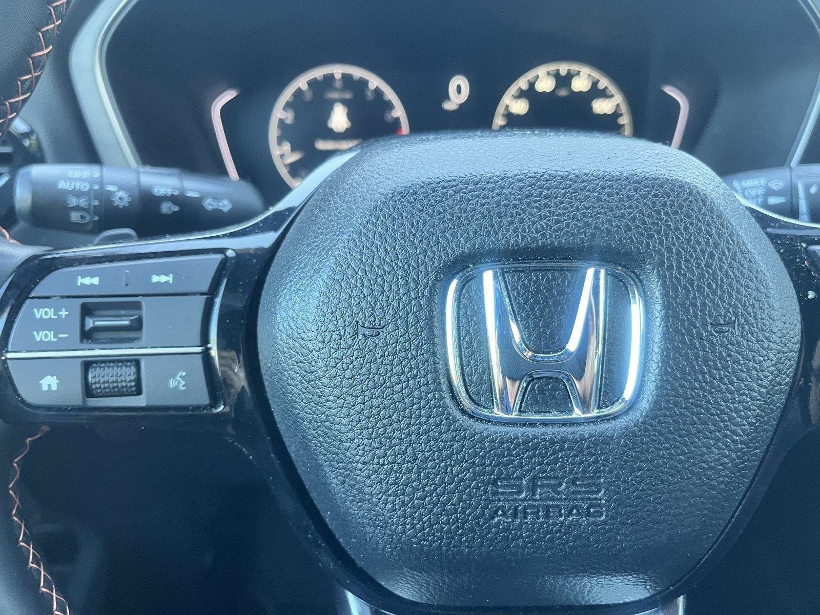 Used 2025 Honda Pilot TrailSport image 17