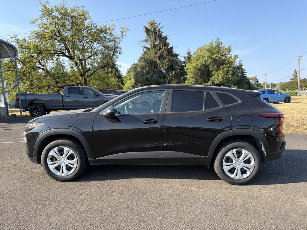 Used 2024 Chevrolet Trax LS FWD image 3
