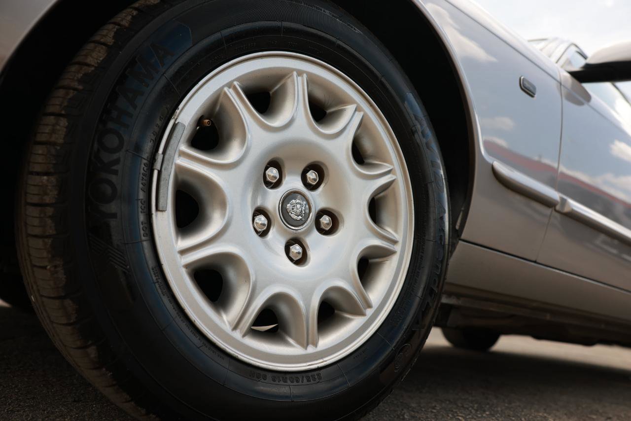Used 2002 Jaguar XJ8 RWD image 31