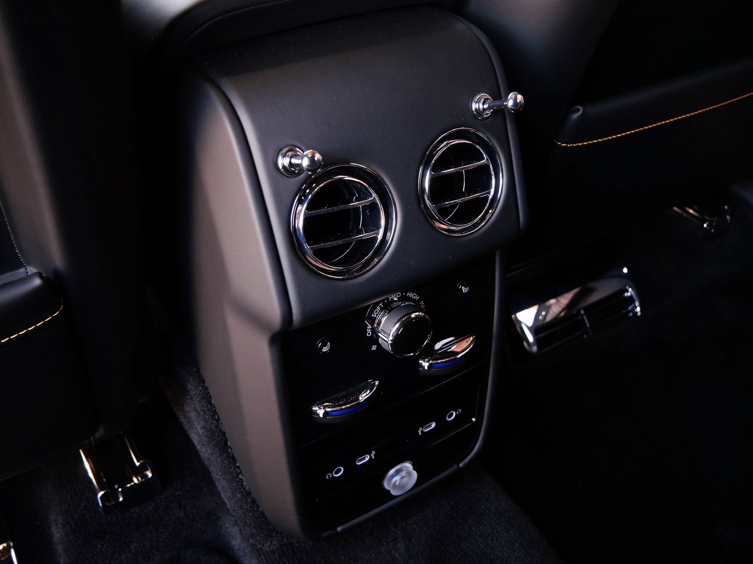 Used 2026 Rolls-Royce Cullinan AWD/4WD image 28