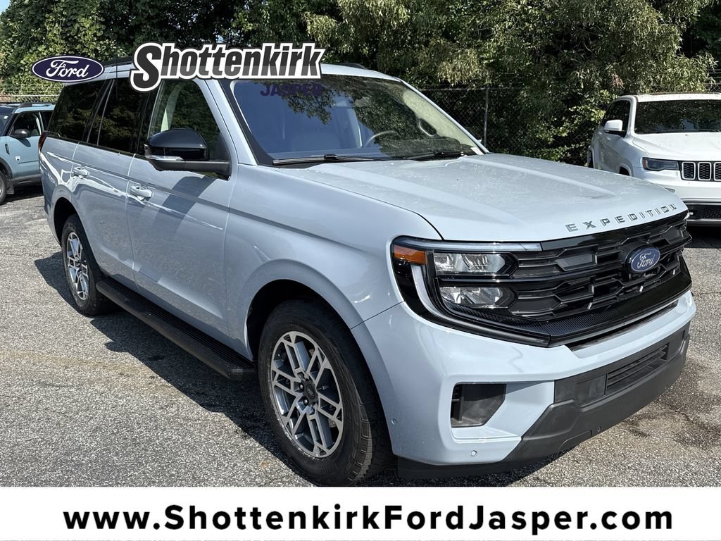 Used 2025 Ford Expedition Active AWD/4WD image 1