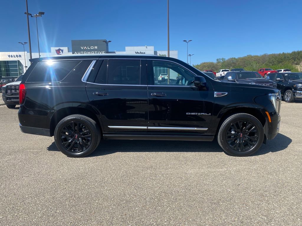 Used 2025 GMC Yukon Denali w/ Sun & Power Step Package image 7