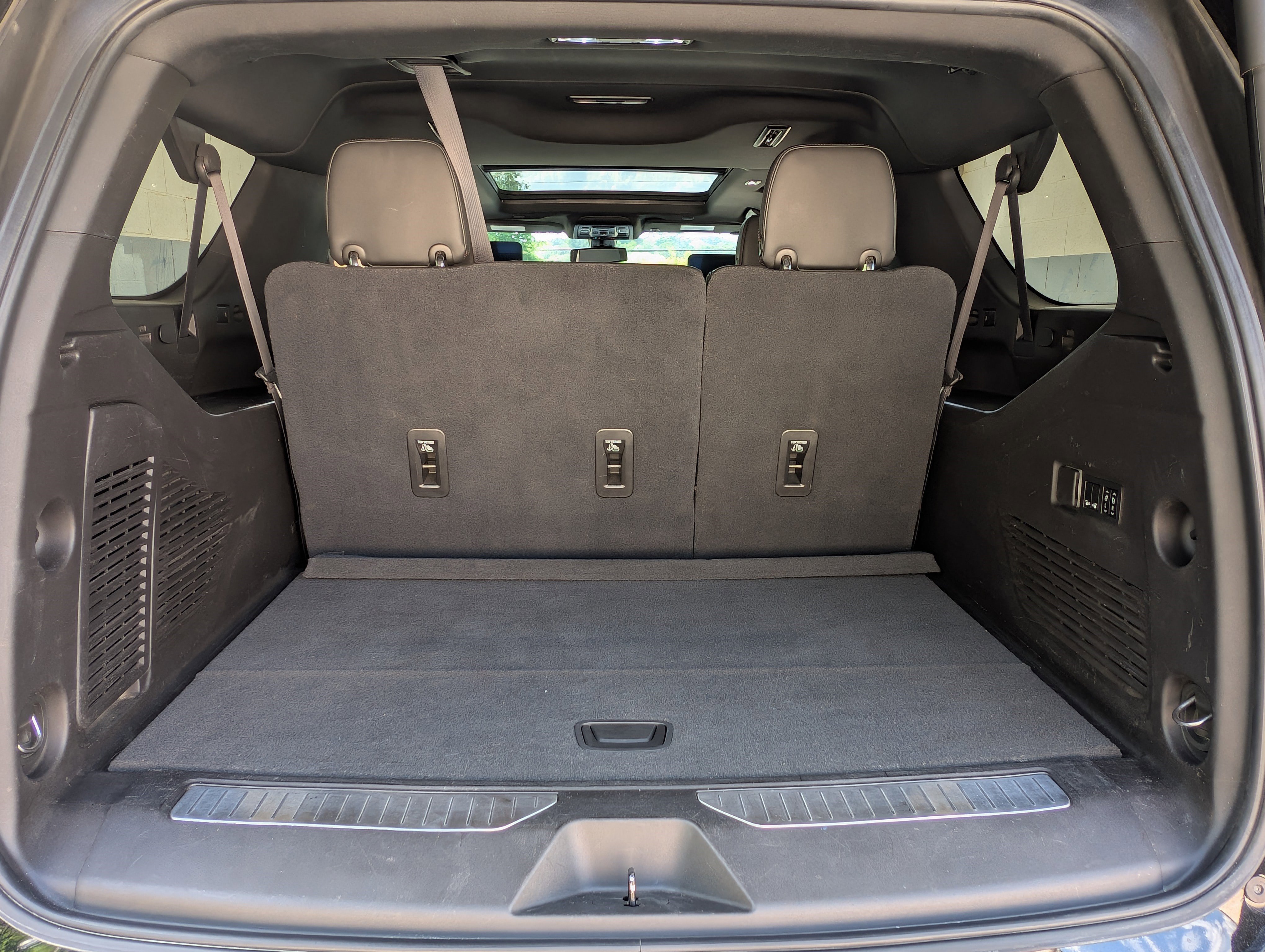 Used 2021 Chevrolet Suburban RST w/ Luxury Package RWD image 20