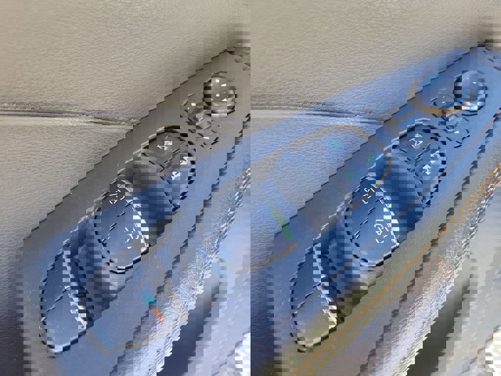 Used 2022 Nissan Maxima SR image 16