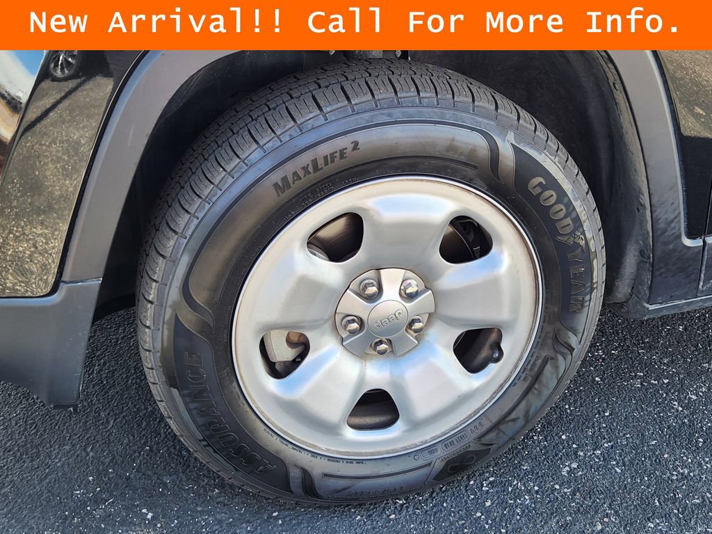 Used 2016 Jeep Cherokee Sport image 8