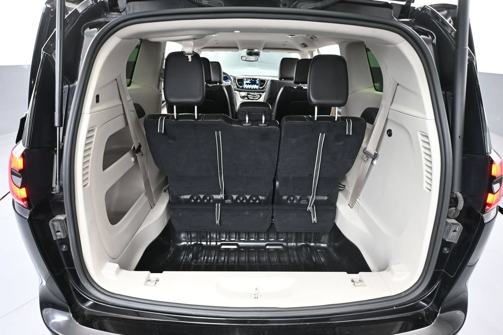 Used 2024 Chrysler Pacifica Touring-L FWD image 31