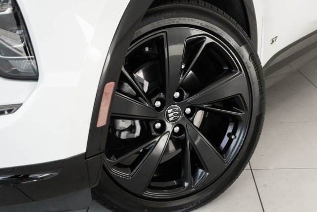 Used 2025 Buick Envision Sport Touring image 2