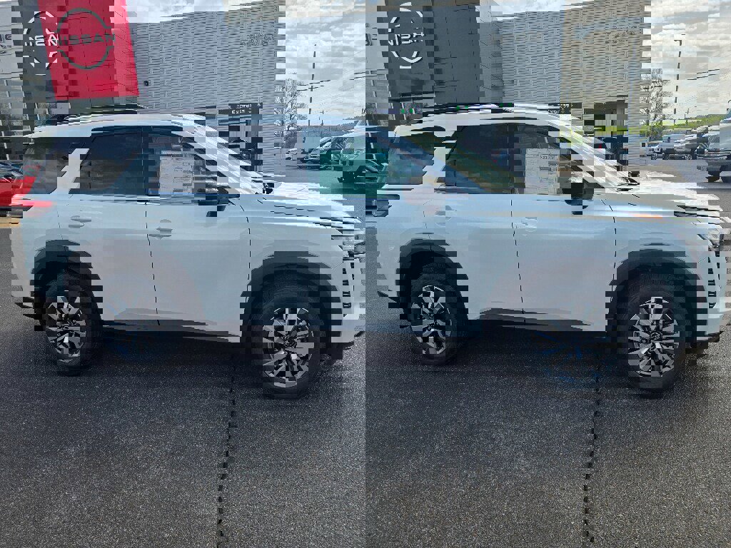 New 2026 Nissan Pathfinder SL image 2