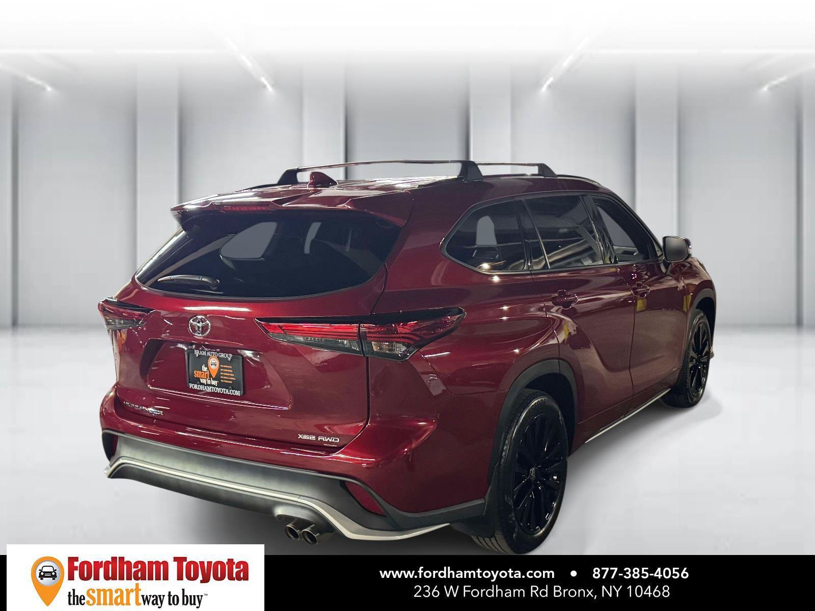Used 2023 Toyota Highlander XSE AWD/4WD image 7