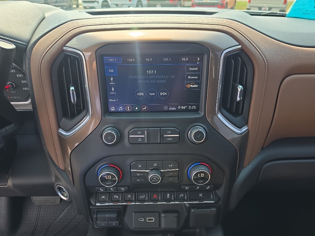 Used 2020 Chevrolet Silverado 1500 High Country w/ Technology Package AWD/4WD image 17