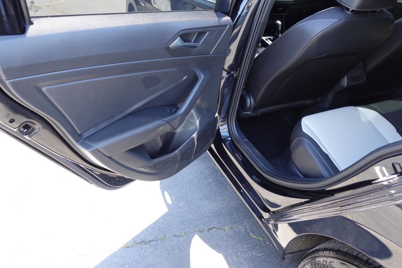 Used 2021 Volkswagen Jetta R-Line w/ R-Line Cold Weather Package FWD image 23
