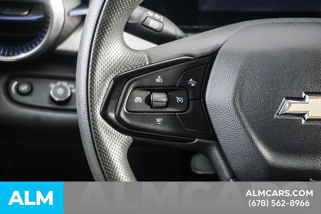 Used 2025 Chevrolet Trax LT FWD image 26