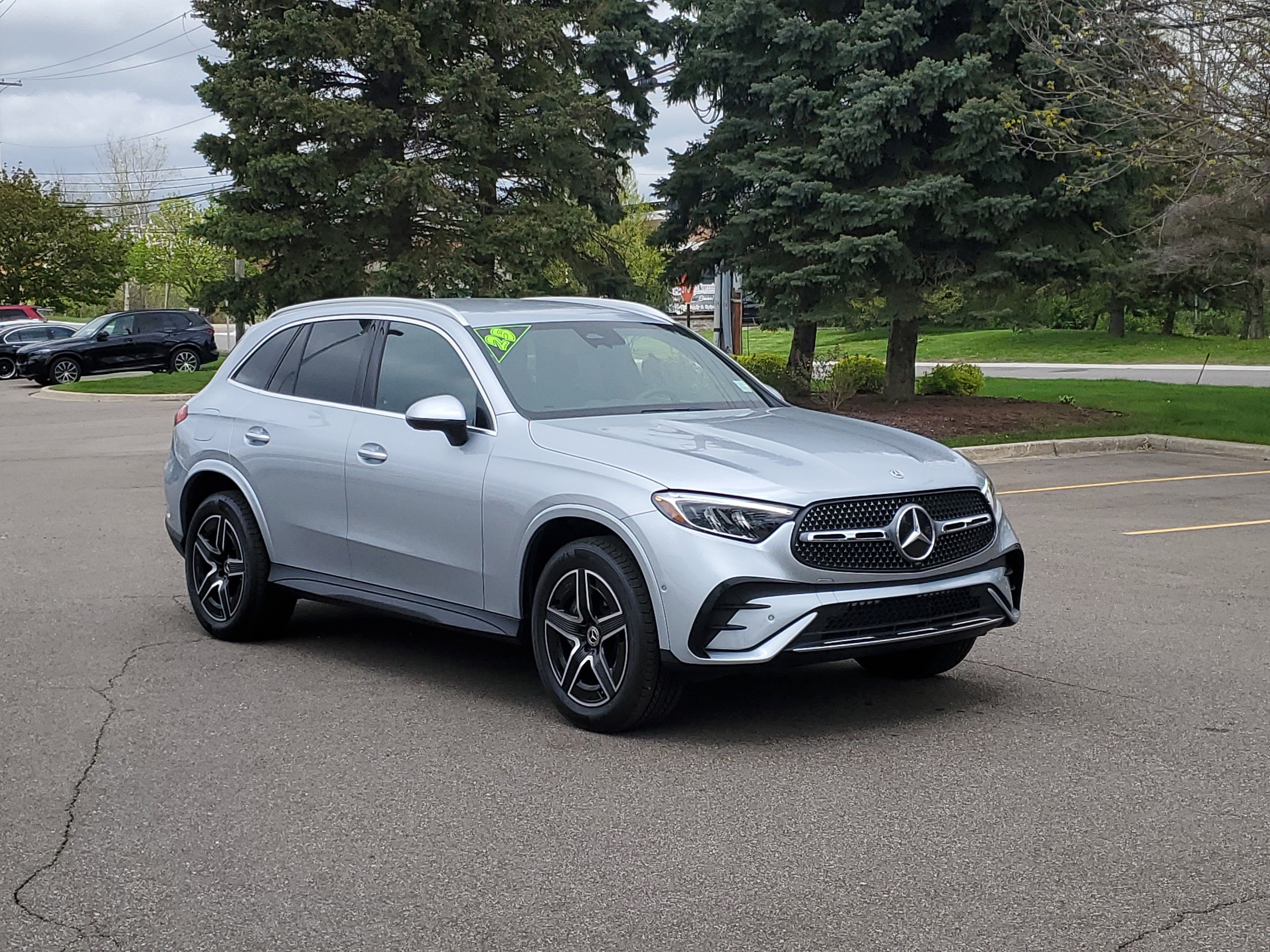 Used 2025 Mercedes-Benz GLC 350e 4MATIC image 4