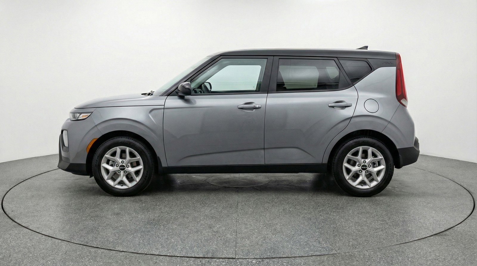 Used 2025 Kia Soul LX w/ LX Technology Package FWD image 5