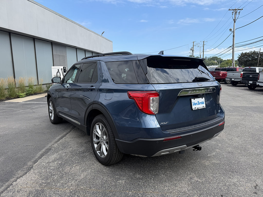 Used 2020 Ford Explorer XLT w/ Equipment Group 202A AWD/4WD image 4