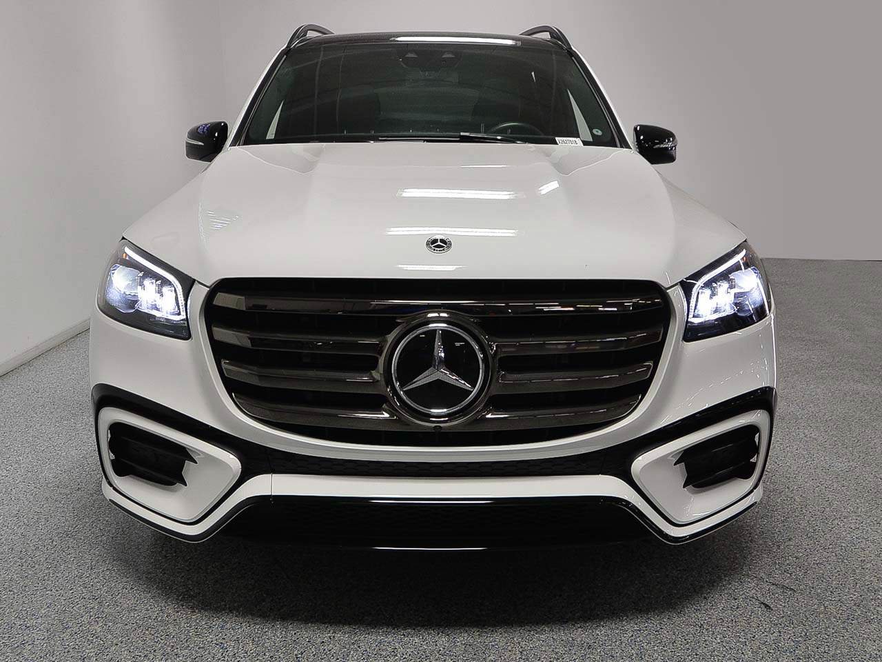 Used 2024 Mercedes-Benz GLS 450 4MATIC image 2