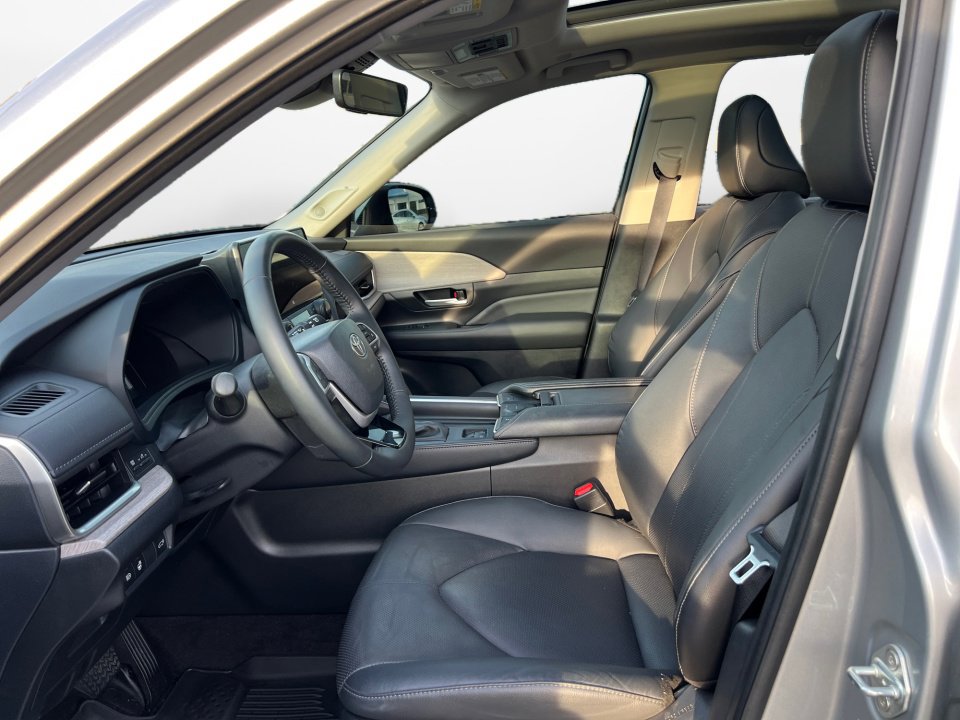 Used 2024 Toyota Grand Highlander Limited image 9