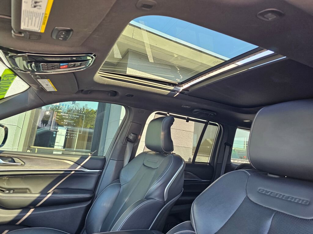 Used 2024 Jeep Grand Cherokee Overland w/ Advanced Protech Group III image 26