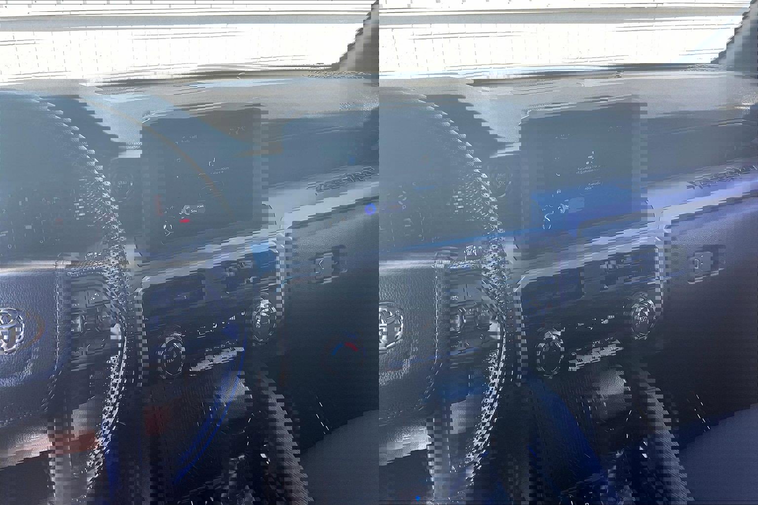 Used 2025 Toyota Tacoma SR5 image 7