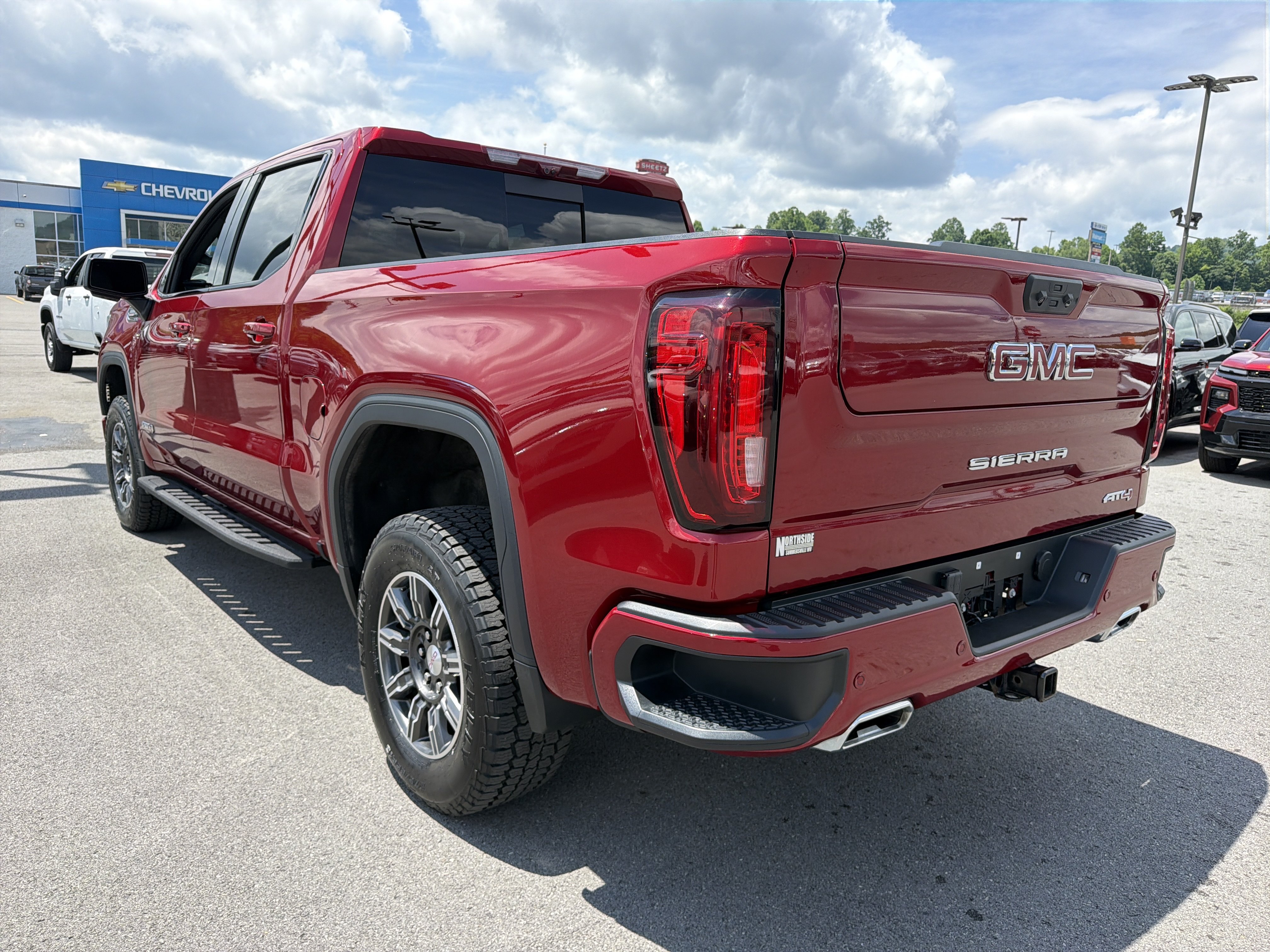 Used 2024 GMC Sierra 1500 AT4 w/ Technology Package AWD/4WD image 9