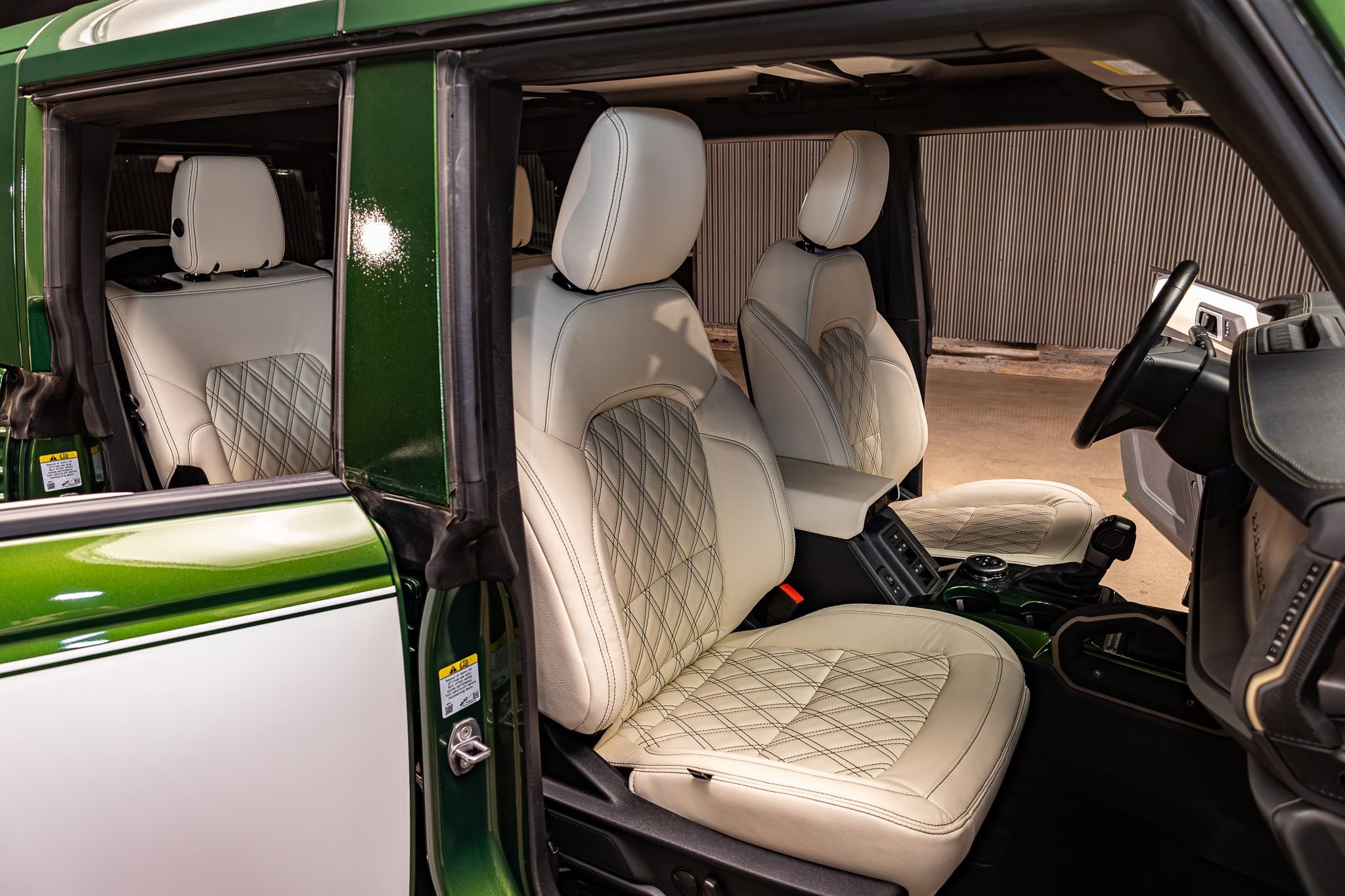 Used 2025 Ford Bronco Badlands image 27