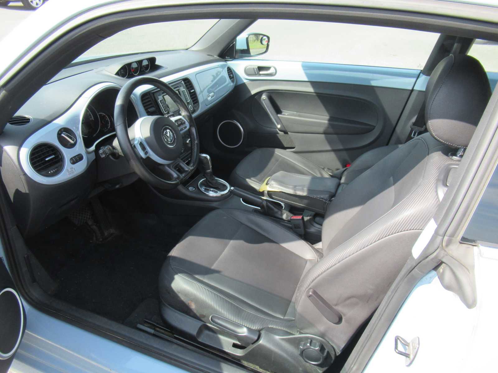 Used 2013 Volkswagen Beetle TDI image 10