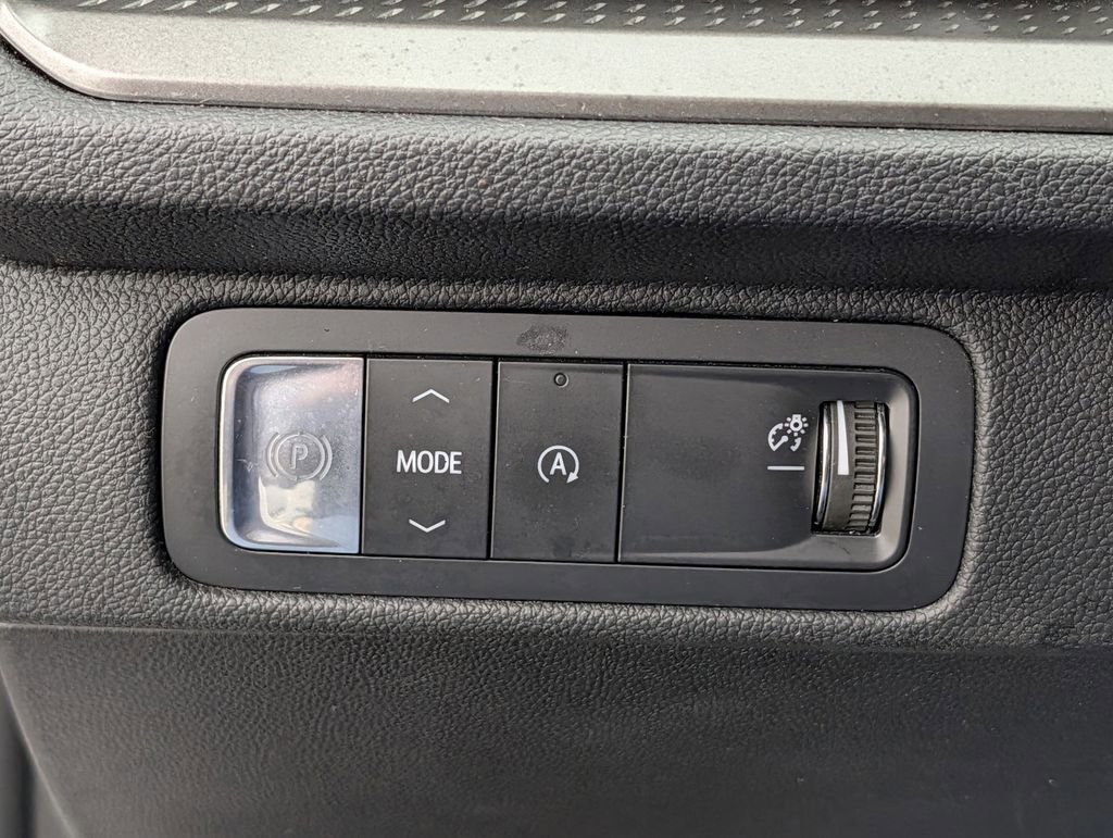 Used 2025 Chevrolet Traverse LT image 23