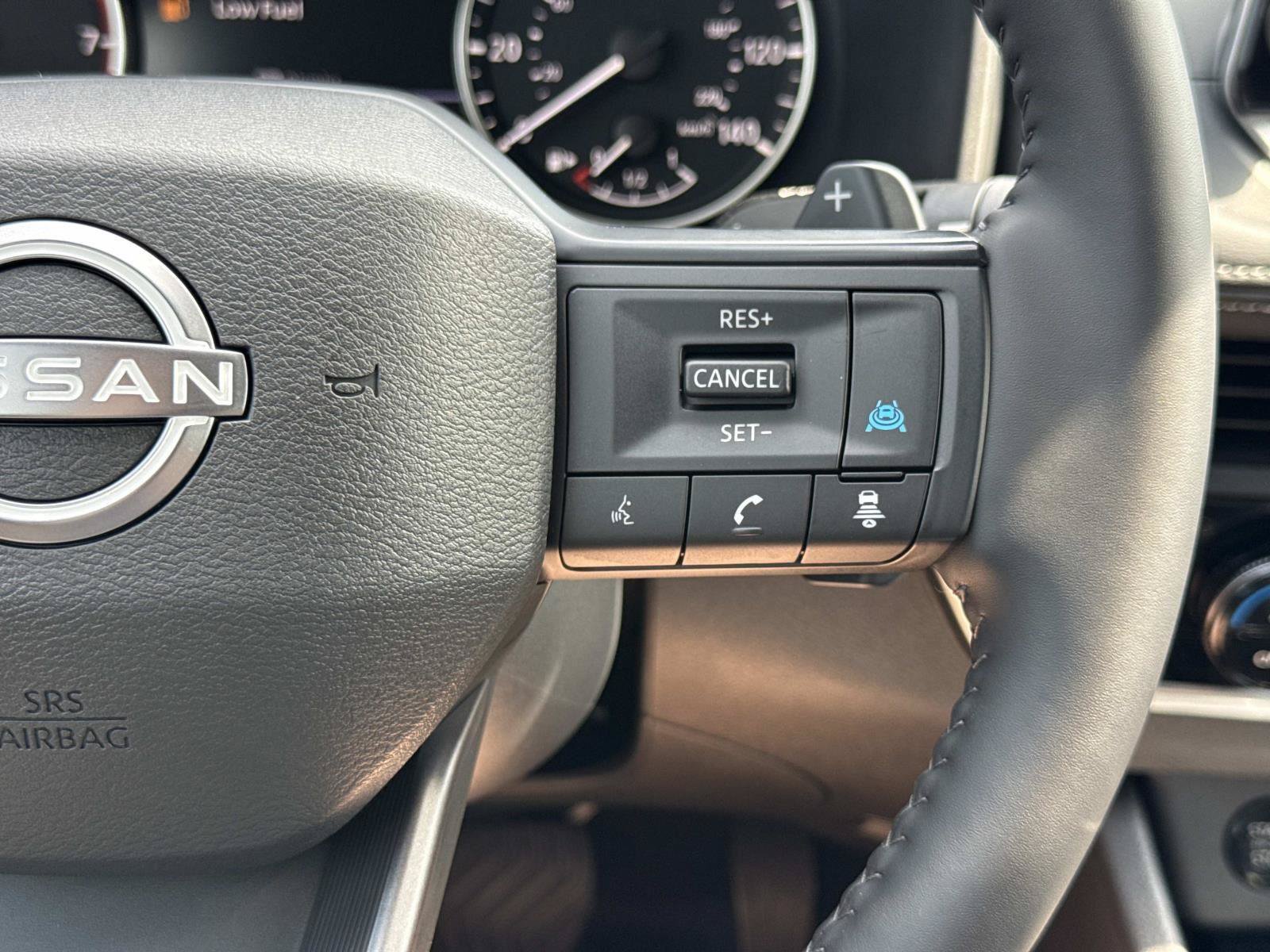 Used 2025 Nissan Rogue SV FWD image 8