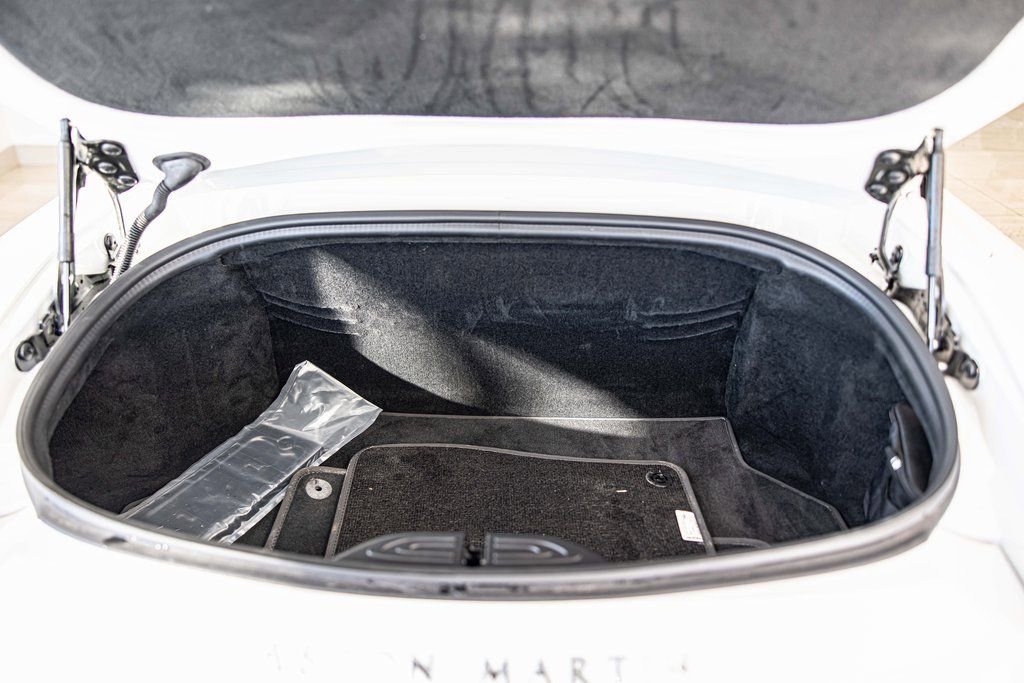 Used 2023 Aston Martin V8 Vantage Roadster image 14