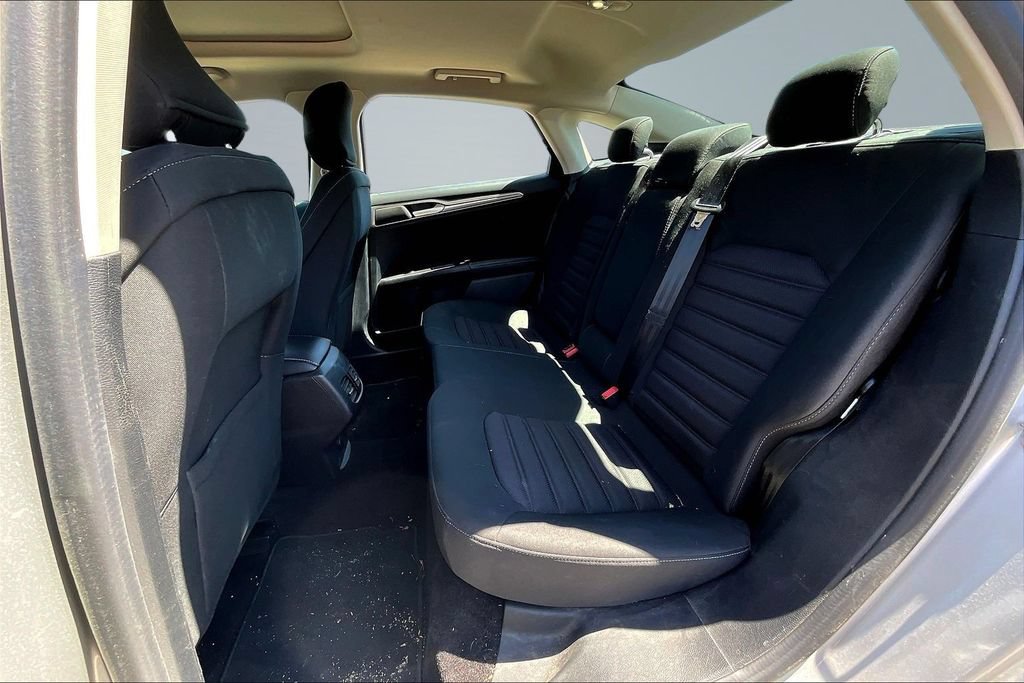 Used 2017 Ford Fusion SE w/ Fusion SE Technology Package FWD image 18