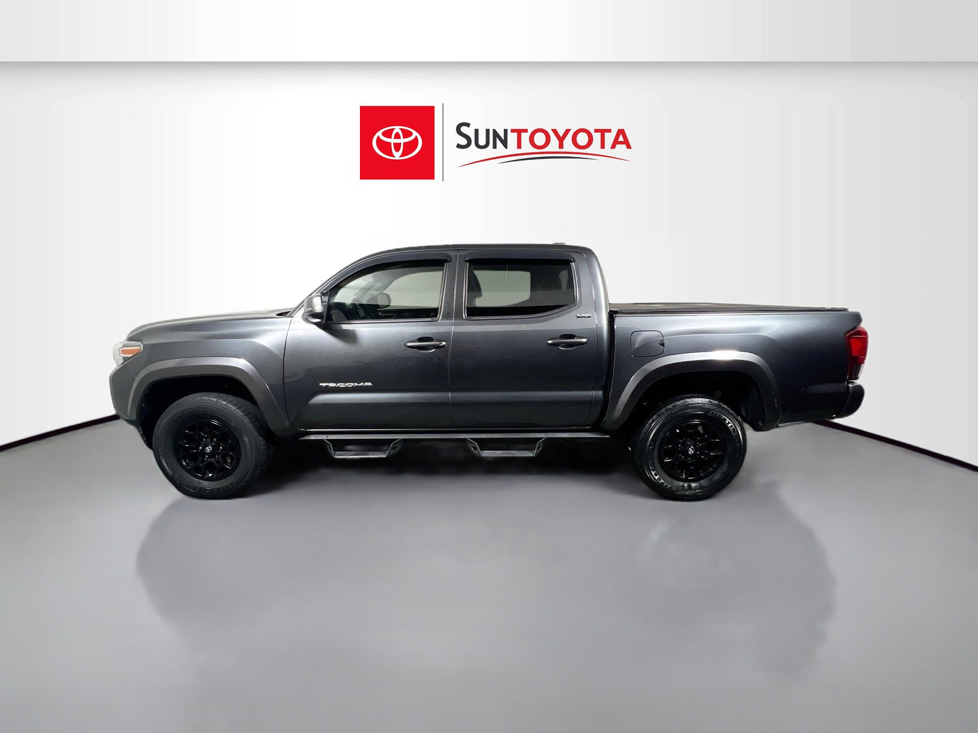 Used 2022 Toyota Tacoma SR5 w/ Technology Package image 7