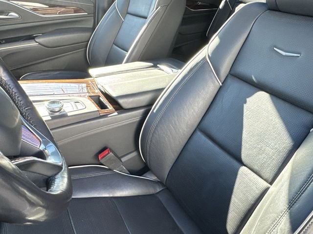 Certified 2022 Cadillac Escalade Premium Luxury image 11