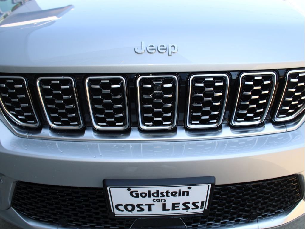 New 2025 Jeep Grand Cherokee Summit image 39