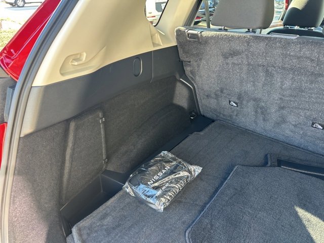 Used 2023 Nissan Rogue SV image 40