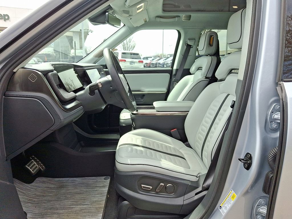 Used 2024 Rivian R1S Adventure image 13
