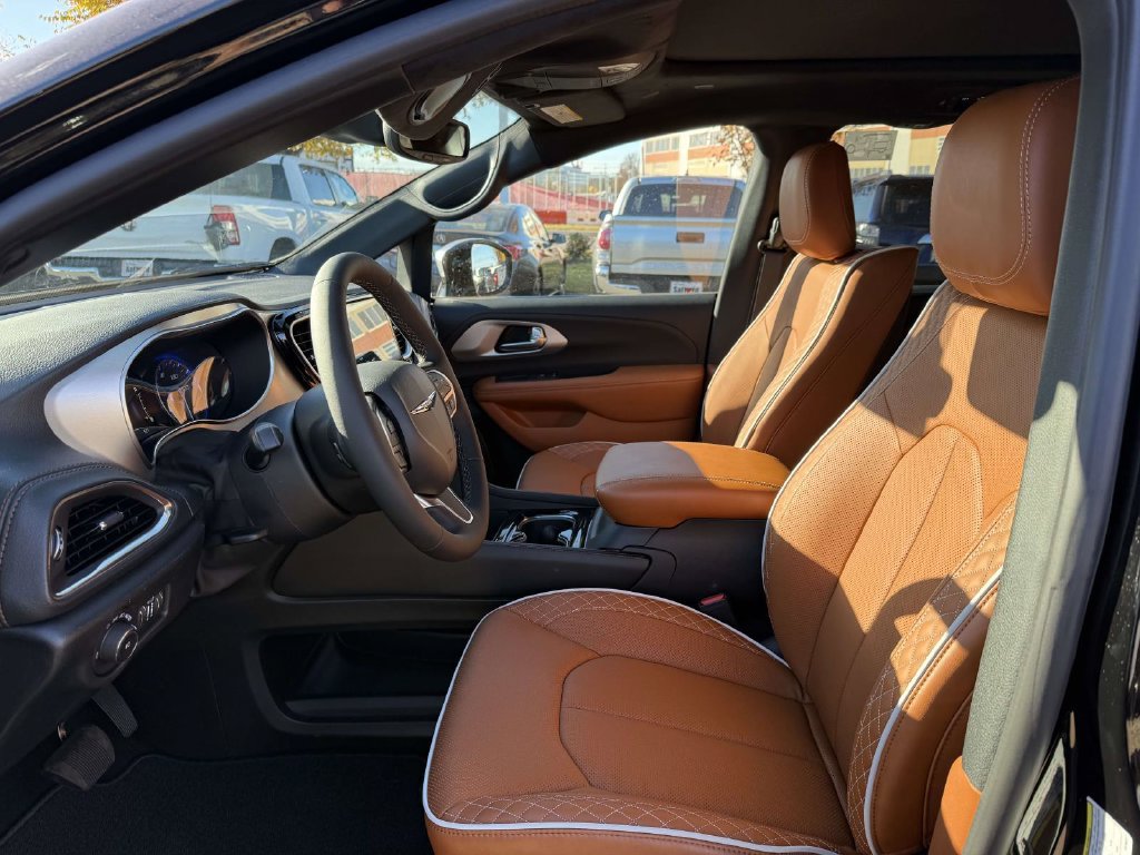 New 2026 Chrysler Pacifica Pinnacle FWD image 13