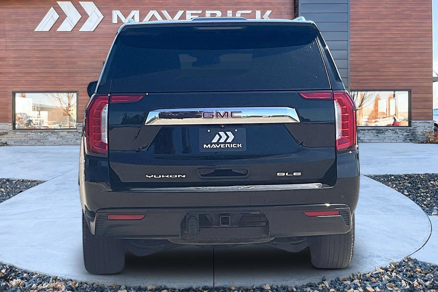 Used 2023 GMC Yukon XL SLE w/ Gmc Pro Safety Plus Package AWD/4WD image 6