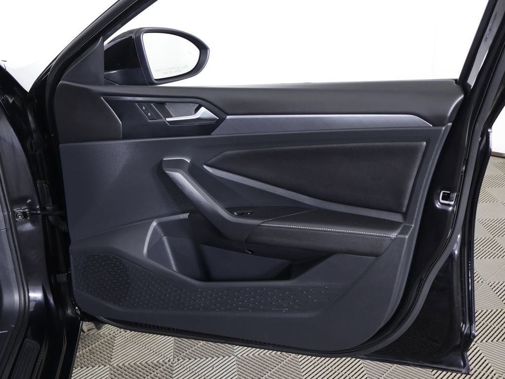 Used 2024 Volkswagen Jetta SE image 23