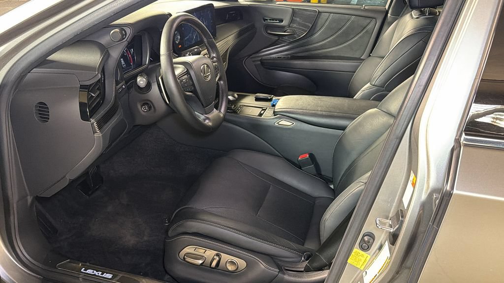 Certified 2021 Lexus LS 500 AWD w/ Accessory Package (Z1) image 19