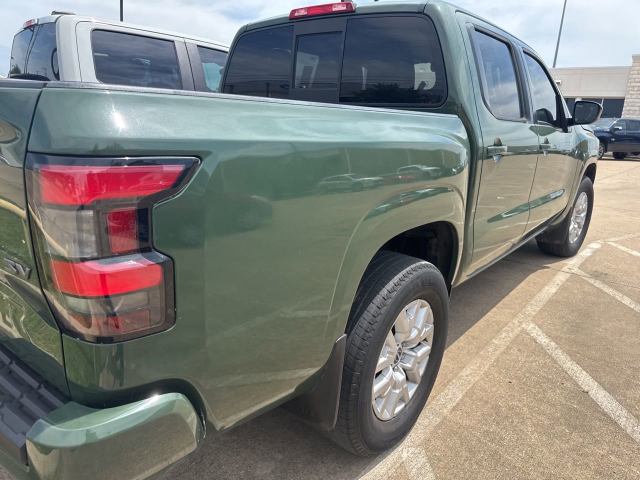 Used 2022 Nissan Frontier SV RWD image 5