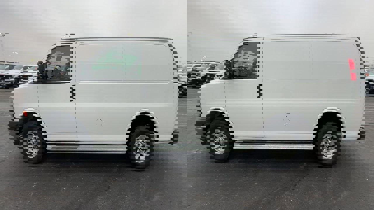 Used 2024 GMC Savana 2500 w/ Driver Convenience Package image 5