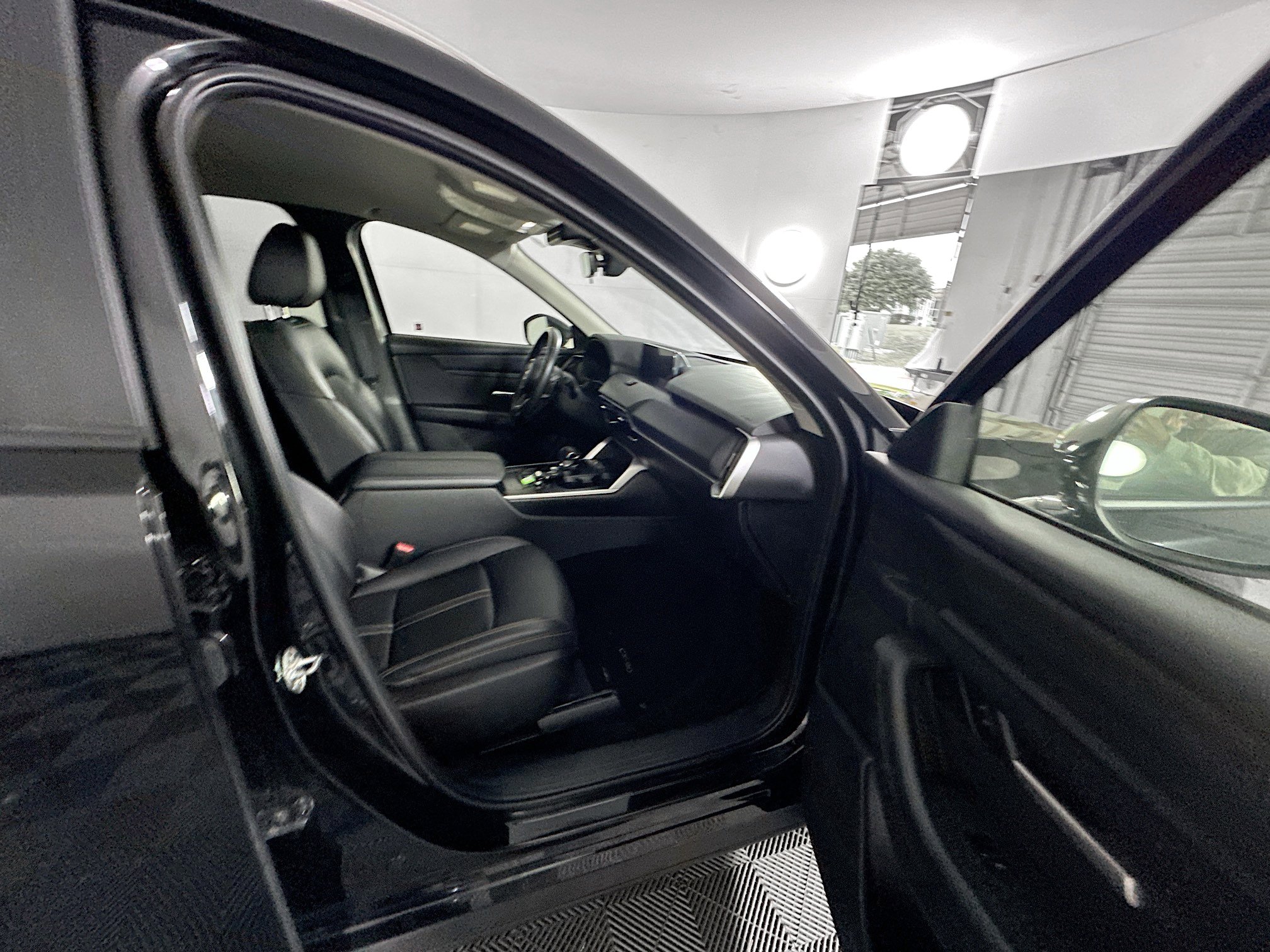 Used 2024 MAZDA CX-90 3.3 Turbo w/ Select Package AWD/4WD image 31