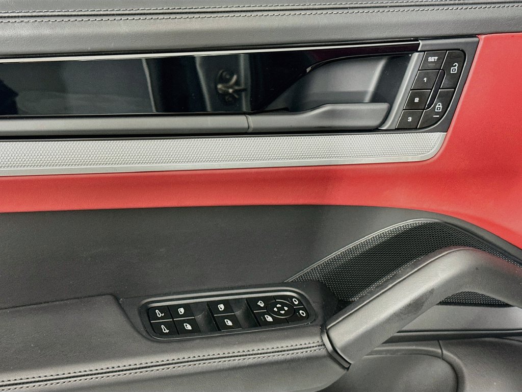 Certified 2024 Porsche Cayenne AWD/4WD image 20