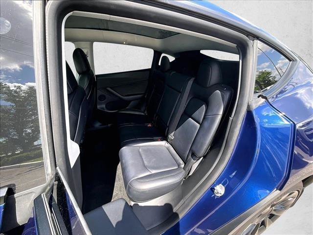 Used 2022 Tesla Model Y Long Range image 25