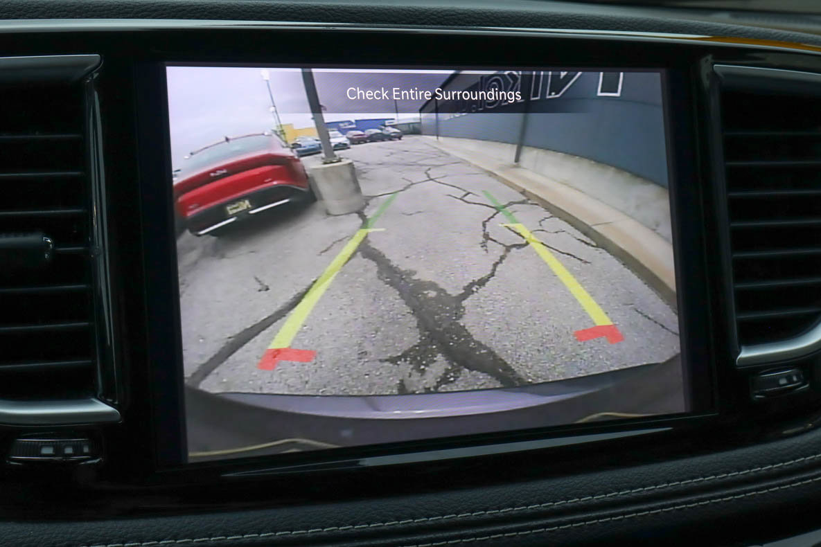 Used 2023 Chrysler Pacifica Limited FWD image 12