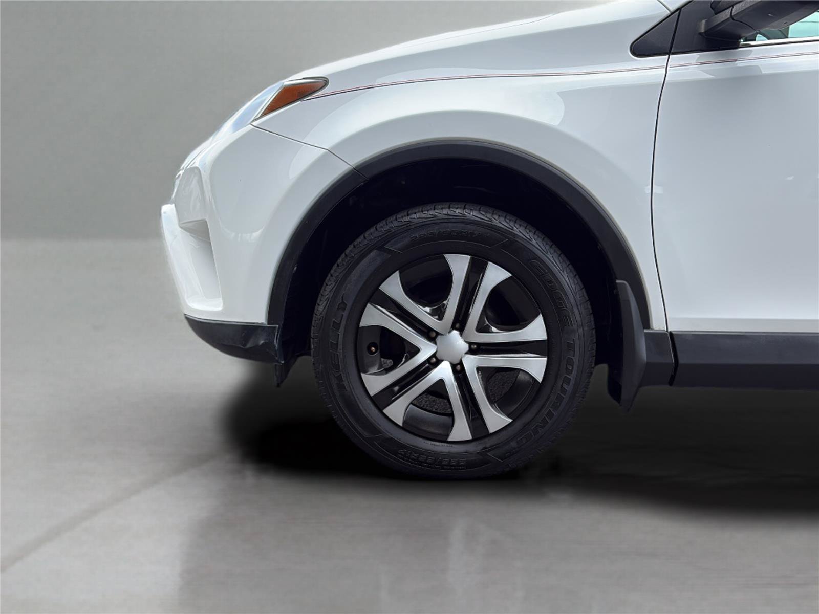 Used 2016 Toyota RAV4 LE AWD/4WD image 30